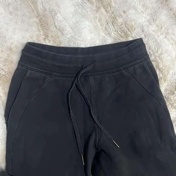 Lululemonn- Jogger - Picture 2 of 4